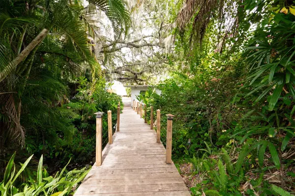 4144 SWIFT RD, Sarasota, FL 34231