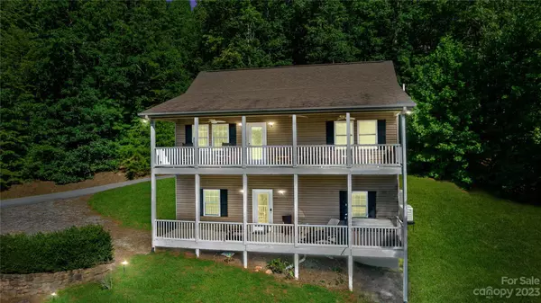 22 Autumn View DR, Hendersonville, NC 28792