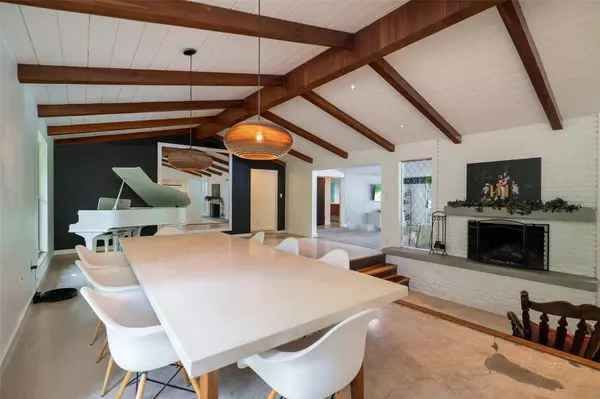 4144 SWIFT RD, Sarasota, FL 34231