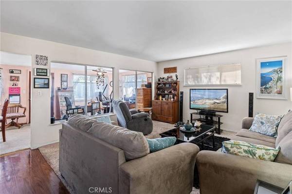 343 Ramona Pl, Costa Mesa, CA 92627