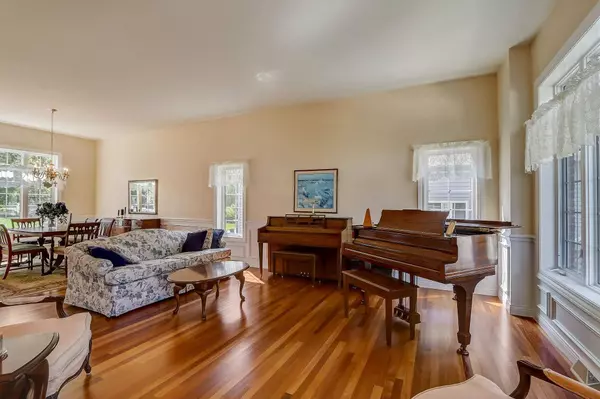 627 N Meadowbrook Lane, Waunakee, WI 53597