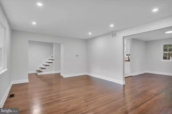 10 VILLANOVA CT, Berlin, NJ 08009