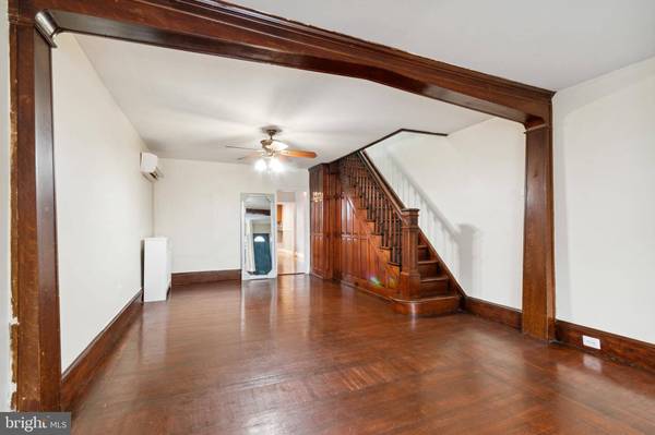 2205 E HAGERT ST, Philadelphia, PA 19125