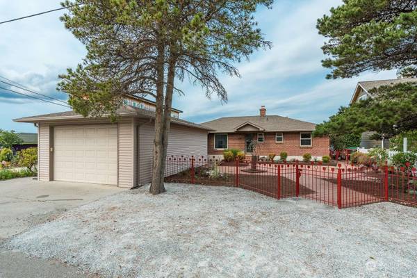 379 Arrowhead Beach RD, Camano Island, WA 98282