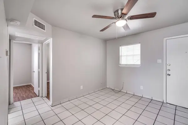 1814 W E Roberts Street, Grand Prairie, TX 75051