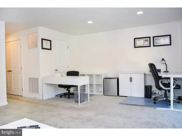 74 VILLAGE GREEN, Sicklerville, NJ 08081