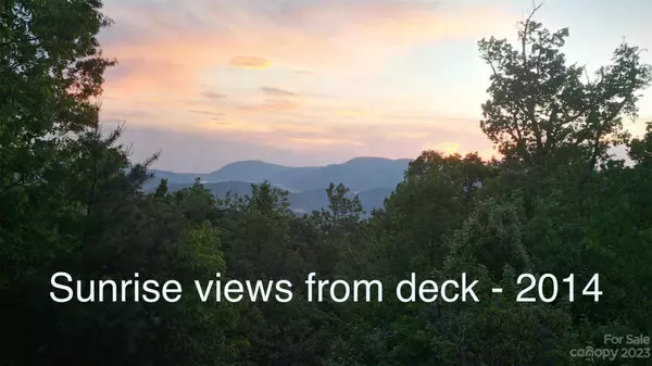 40 Autumn View DR, Hendersonville, NC 28792