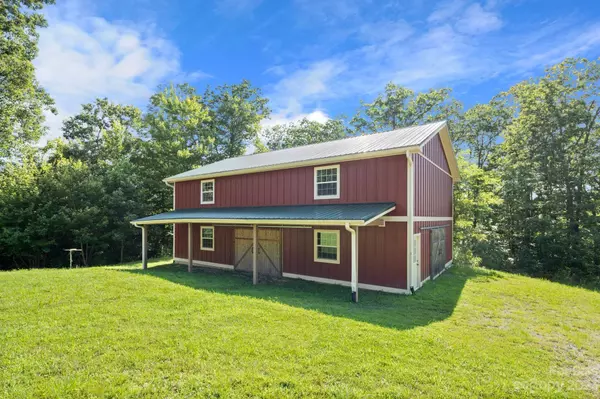 40 Autumn View DR, Hendersonville, NC 28792