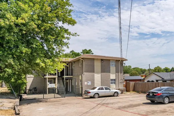 1814 W E Roberts Street, Grand Prairie, TX 75051