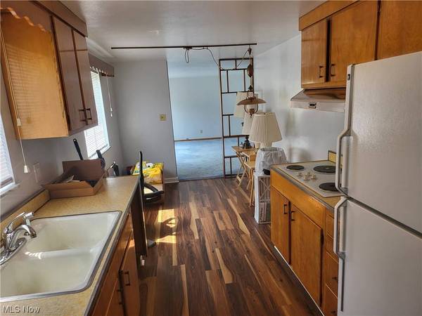 648 Rose LN, Martins Ferry, OH 43935