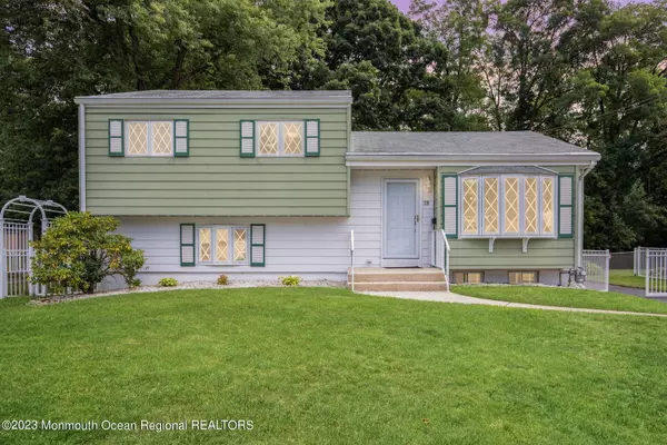 28 Copperfield Drive, Hamilton, NJ 08610