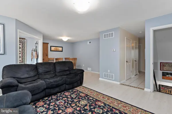 2213 BUTTONWOOD CIR, Harrisburg, PA 17110