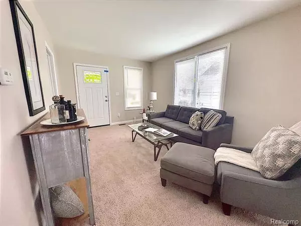 8701 MAXWELL Avenue, Warren, MI 48089