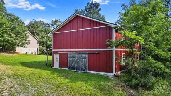 40 Autumn View DR, Hendersonville, NC 28792