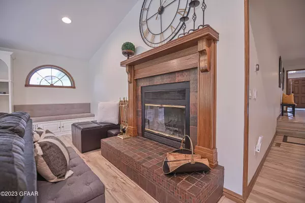 6415 LAKE Drive, Grand Forks, ND 58201