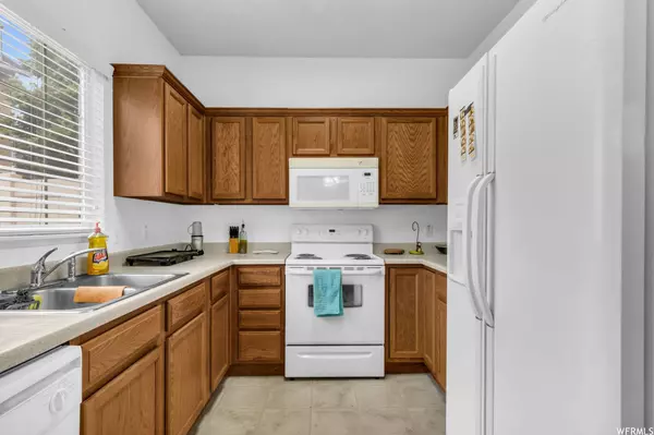 8762 S BROWNS PARK DR, West Jordan, UT 84081