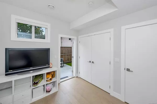 946 Jenkins Ave #110, Langford, BC V9B 2N7