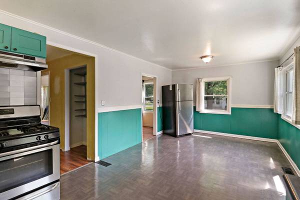 390 Charlotte AVE, Crystal Lake, IL 60014