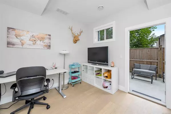 946 Jenkins Ave #110, Langford, BC V9B 2N7