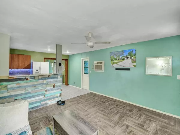 4390 SW 24th ST, Fort Lauderdale, FL 33317