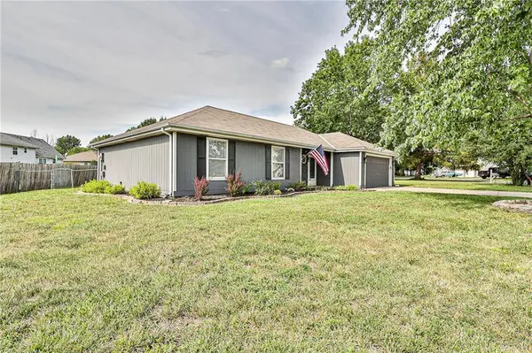 214 Pebblebrook LN, Grain Valley, MO 64029