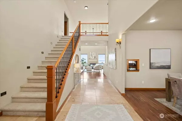 10784 Marine View DR SW, Seattle, WA 98146