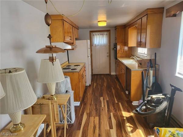 648 Rose LN, Martins Ferry, OH 43935