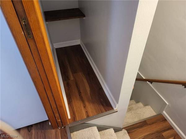 648 Rose LN, Martins Ferry, OH 43935