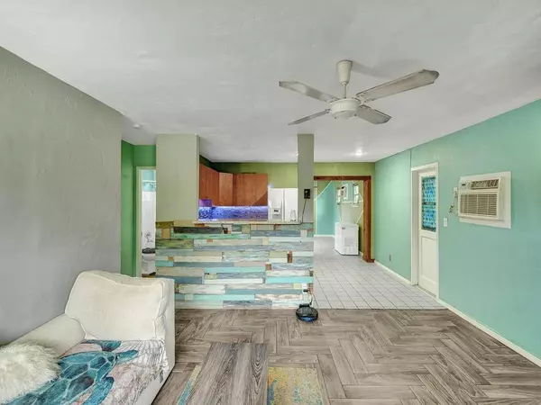 4390 SW 24th ST, Fort Lauderdale, FL 33317