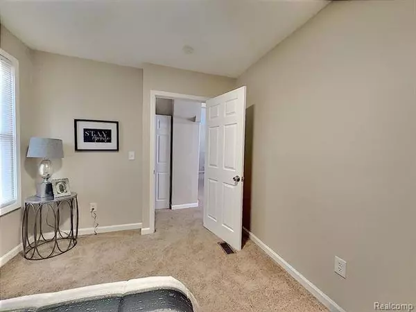 8701 MAXWELL Avenue, Warren, MI 48089