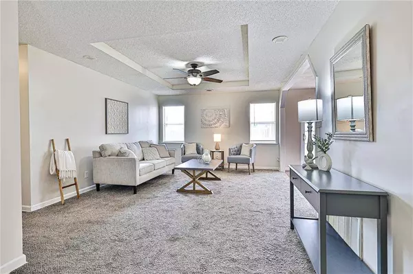 214 Pebblebrook LN, Grain Valley, MO 64029