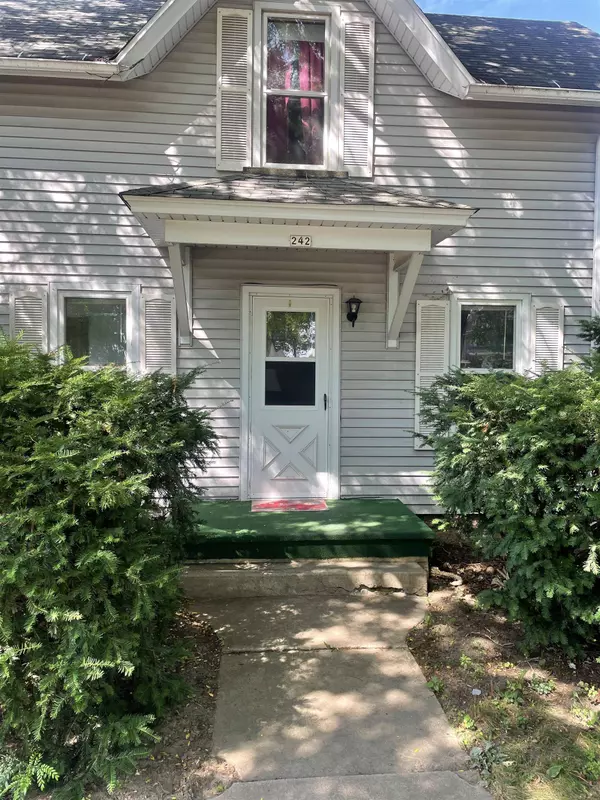 242 S Lincoln Street, Poynette, WI 53955
