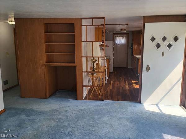 648 Rose LN, Martins Ferry, OH 43935