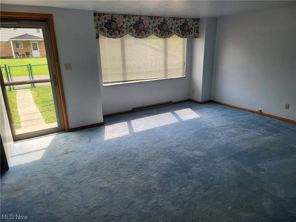 648 Rose LN, Martins Ferry, OH 43935