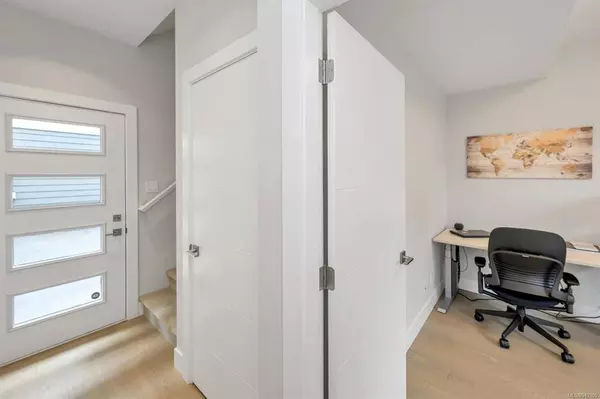 946 Jenkins Ave #110, Langford, BC V9B 2N7