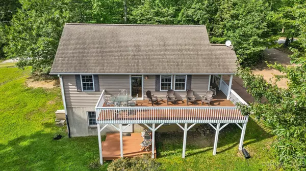 40 Autumn View DR, Hendersonville, NC 28792