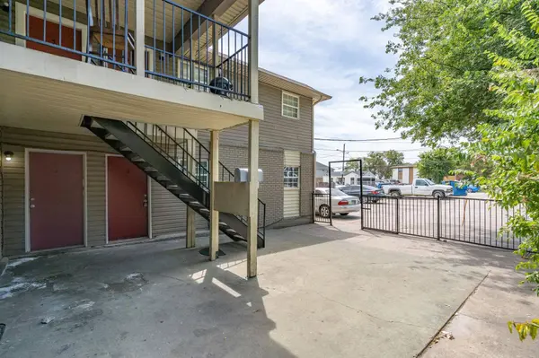 1814 W E Roberts Street, Grand Prairie, TX 75051