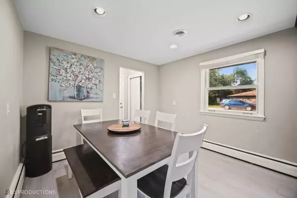 2424 Hacker Drive, Joliet, IL 60435