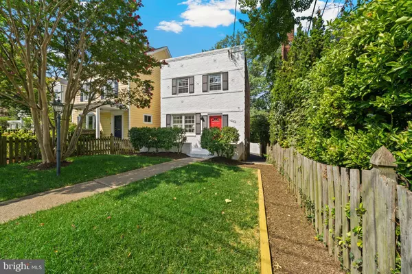 4918 BELT RD NW, Washington, DC 20016