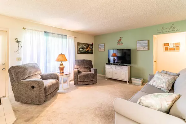 317 Knotty Pine CIR A-1, Greenacres, FL 33463