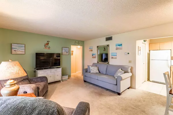 317 Knotty Pine CIR A-1, Greenacres, FL 33463