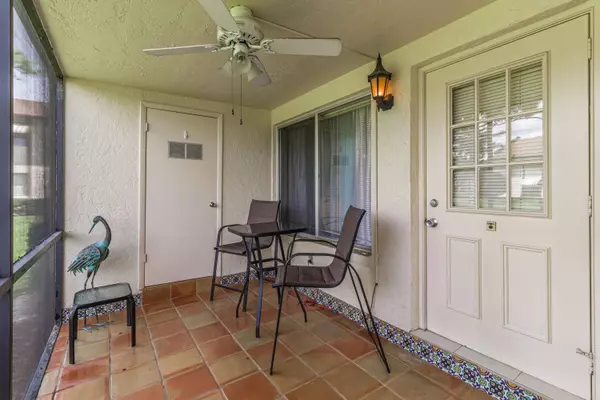 317 Knotty Pine CIR A-1, Greenacres, FL 33463