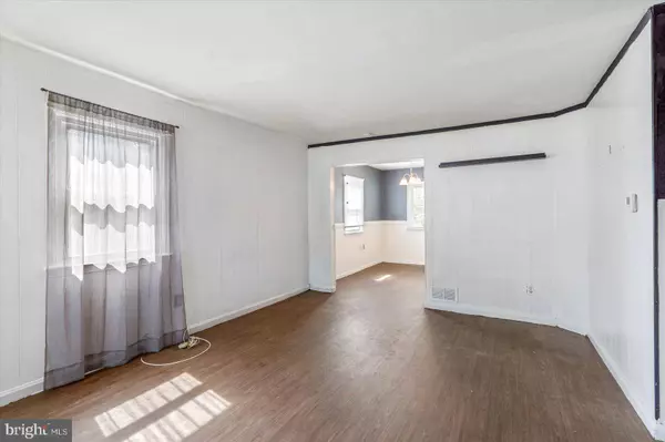 7211 E FOREST RD, Hyattsville, MD 20785