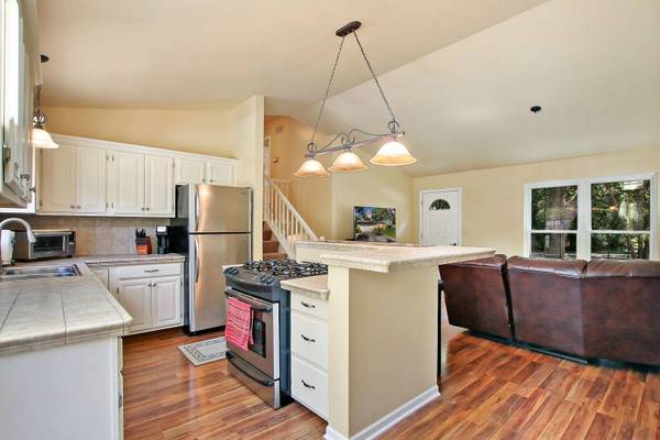 2616 Henzada AVE, Mchenry, IL 60050