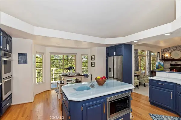 1073 Nadelhorn DR, Lake Arrowhead, CA 92352