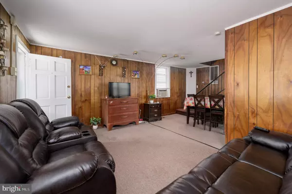 18 S SMITH AVE, Penns Grove, NJ 08069