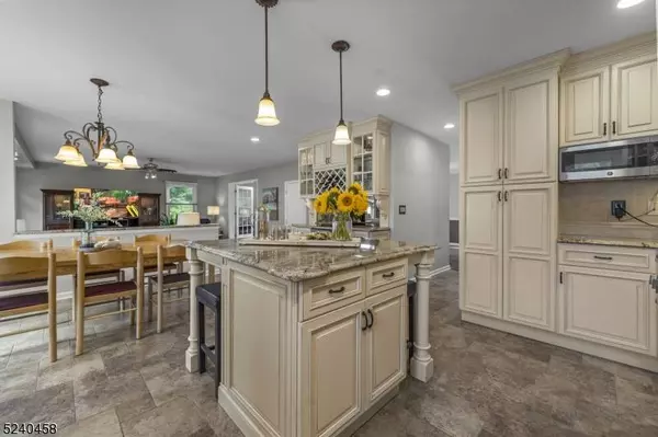 1 Sturwood Dr, Hillsborough Twp., NJ 08844