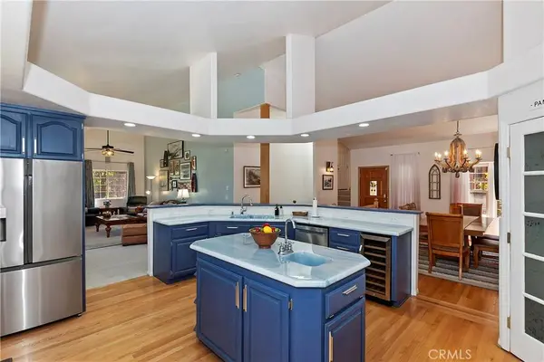 1073 Nadelhorn DR, Lake Arrowhead, CA 92352