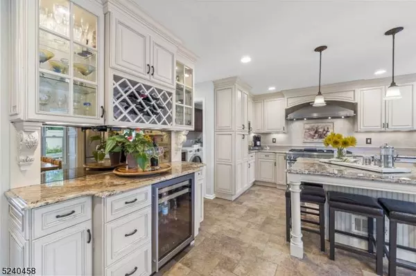 1 Sturwood Dr, Hillsborough Twp., NJ 08844