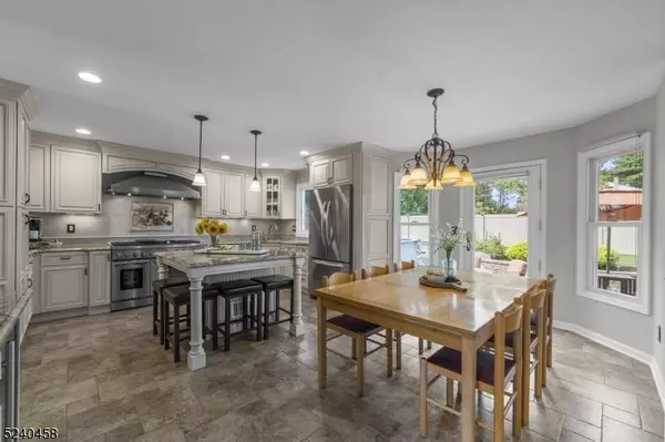 1 Sturwood Dr, Hillsborough Twp., NJ 08844